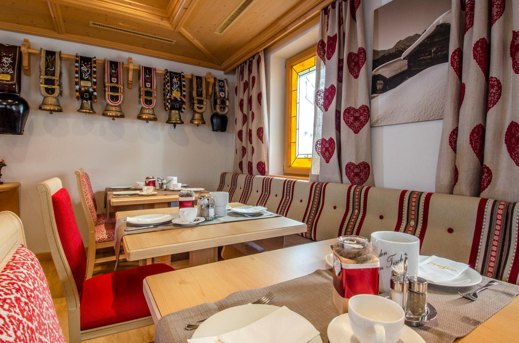 Sporthotel Almhof Ischgl Buitenkant foto